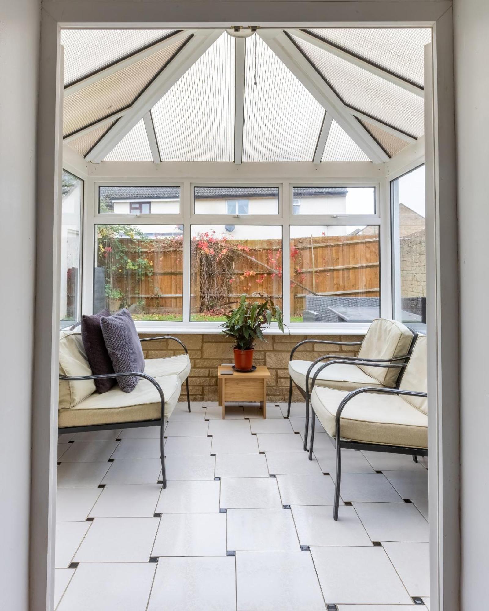 The Conifers Large Detached Home With Off Street Parking 威特尼 外观 照片