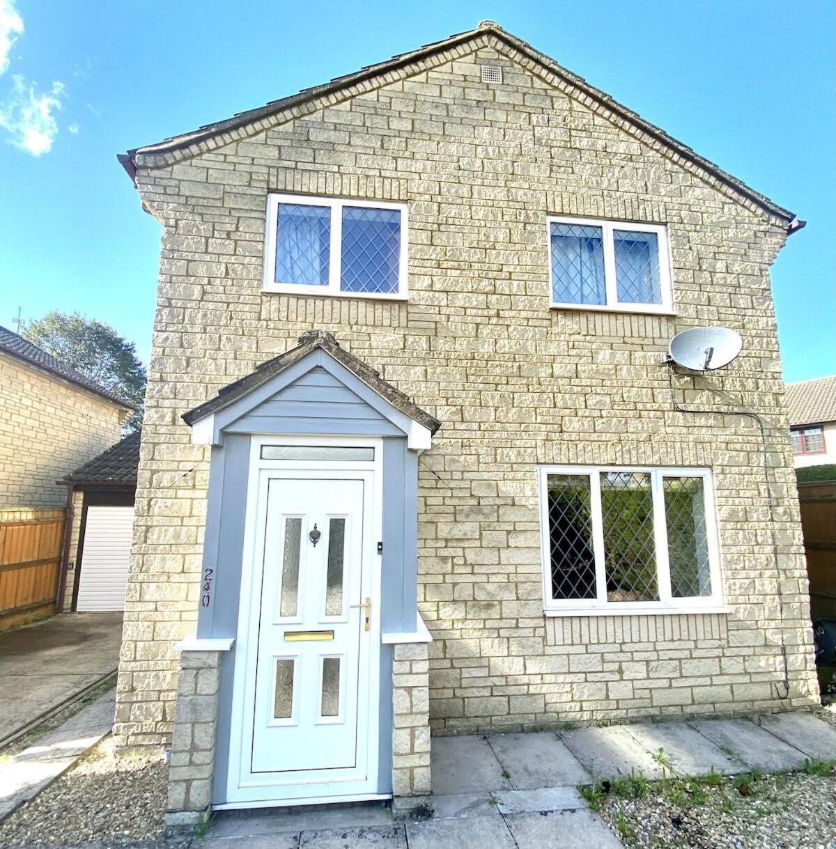 The Conifers Large Detached Home With Off Street Parking 威特尼 客房 照片